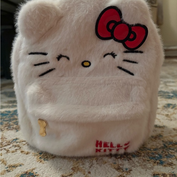 Hello Kitty fluffy backpack - Picture 2 of 6